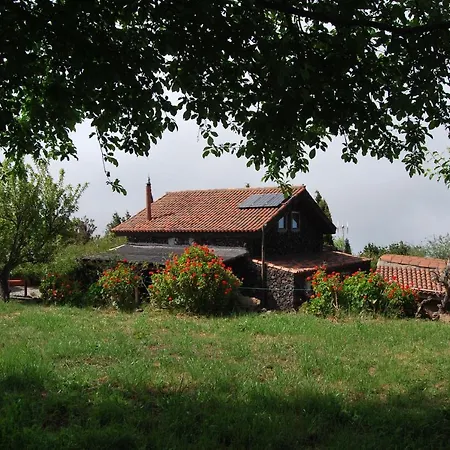 Home2book Volcano Views Eco-house شاليه *